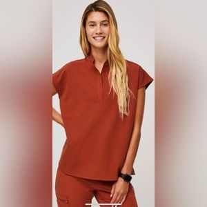 women's Auburn Rafaela - Oversized Scrub Top - XS / Auburn